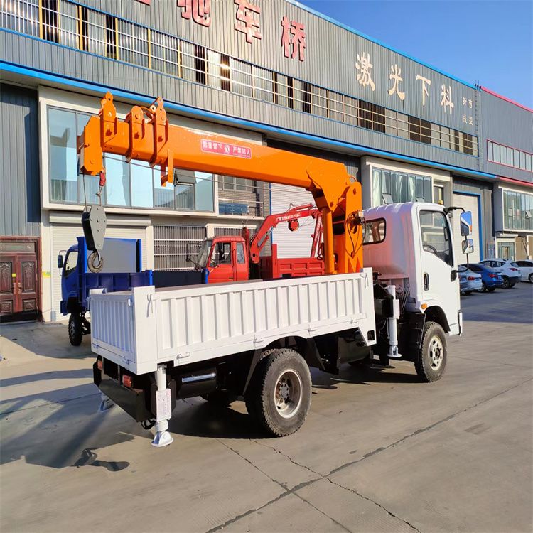 盐水区三轮随车吊定制 农用改装机自备吊中瑞长期出售